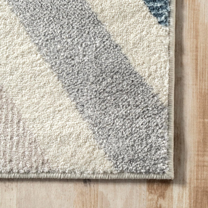 Neveah Contemporary Chevron Area Rug