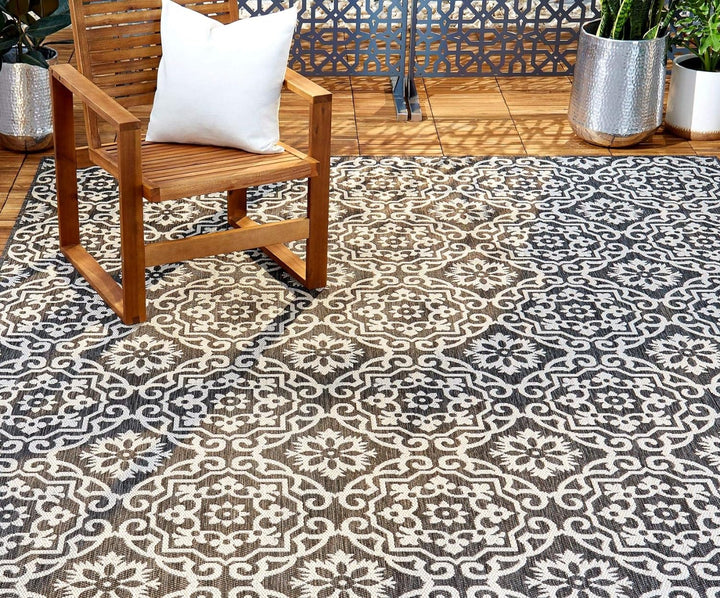 Patio Country Danica Transitional Geometric Indoor/Outdoor Area Rug